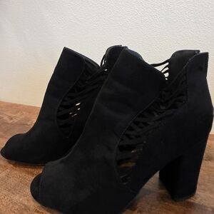 Qupid Black Heeled Boots with Cutout Design